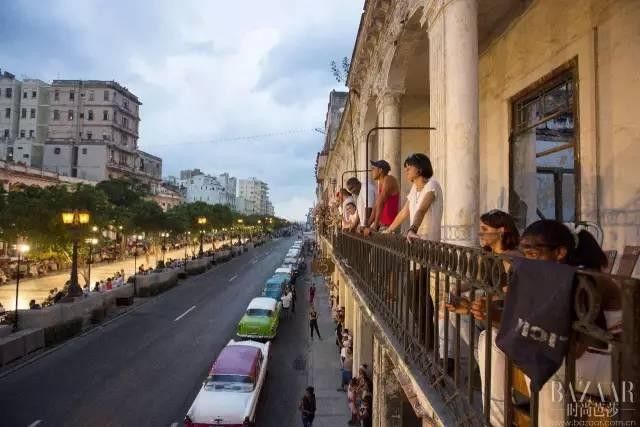 来不及去旅行？这些时装带你环游世界与美好梦境